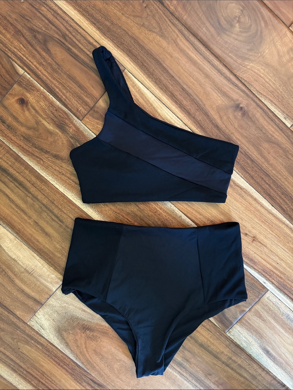 L Space 2 pc women’s swimsuit, black, size small-excellent condition